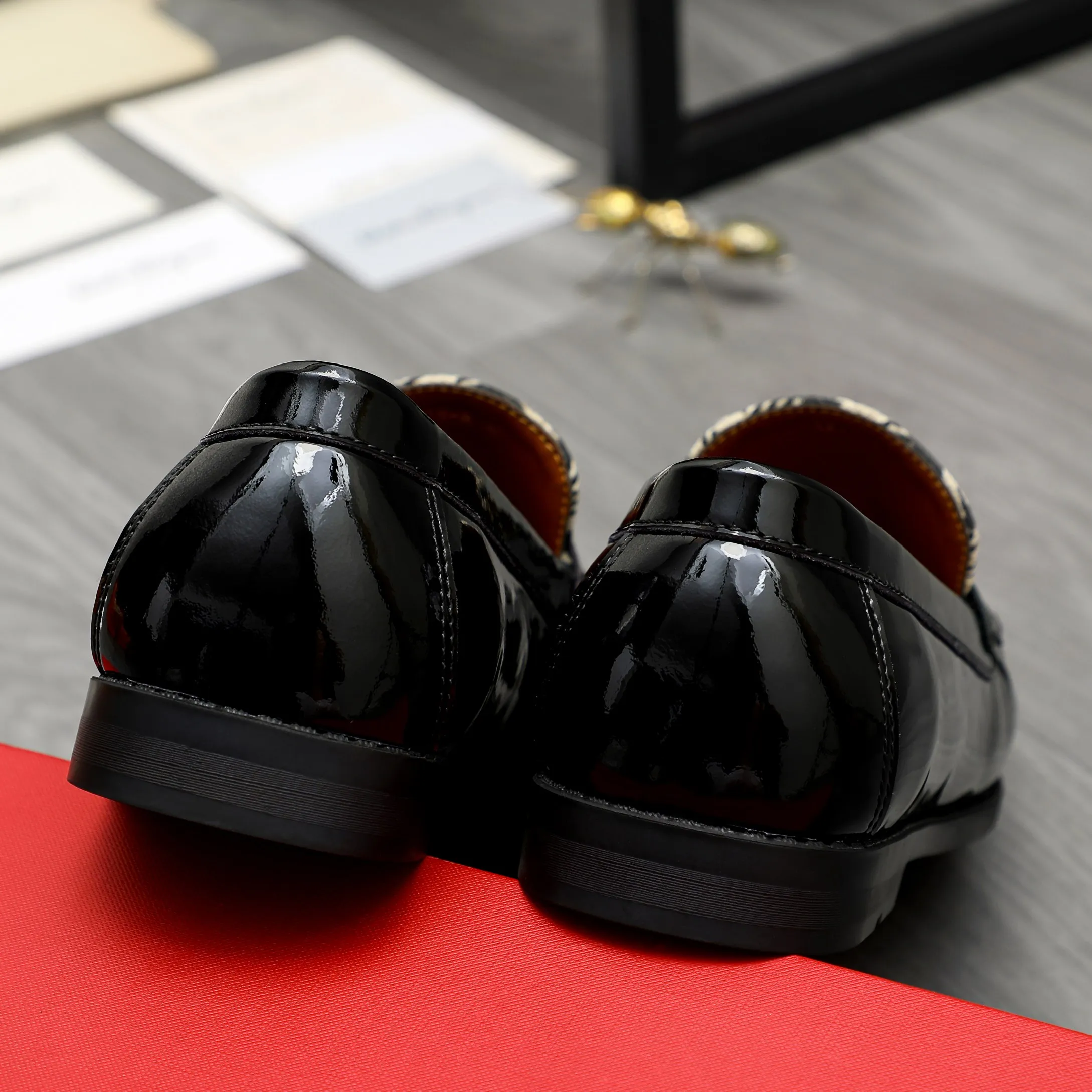 Men's shoes 💰400 Product trademark: Ferragamo "Ferragamo" casual slip-on men's shoes Regular size: 38-45 (45. Customized, non-refundable) Product materials: Selected breathable fabric upper, cowhide lining, rubber outsole